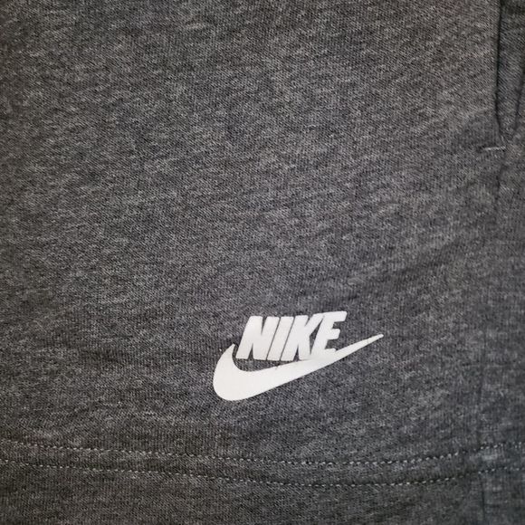 {SOLD} Nike & Hollister Lot - 2 pairs Sweat Shorts - Picture 3 of 9